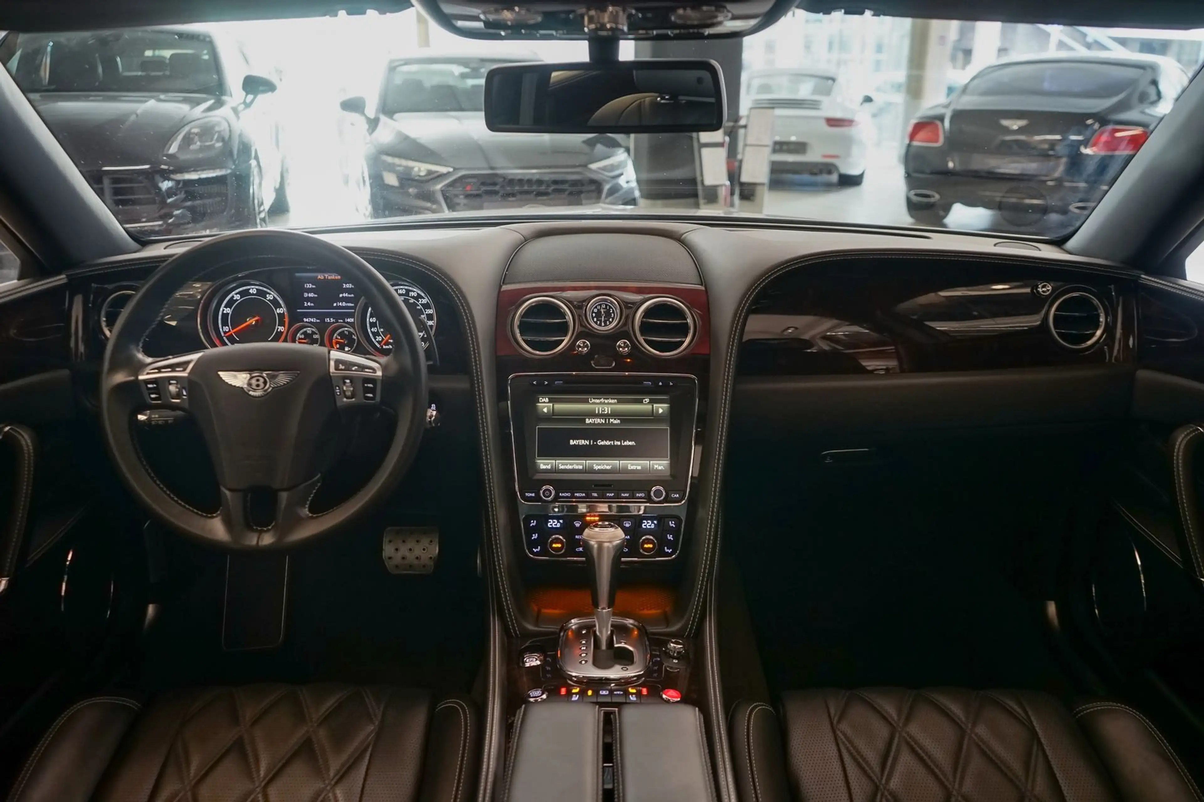 Bentley Flying Spur Mulliner v8 ACC Massage FondEntertai — photo 25