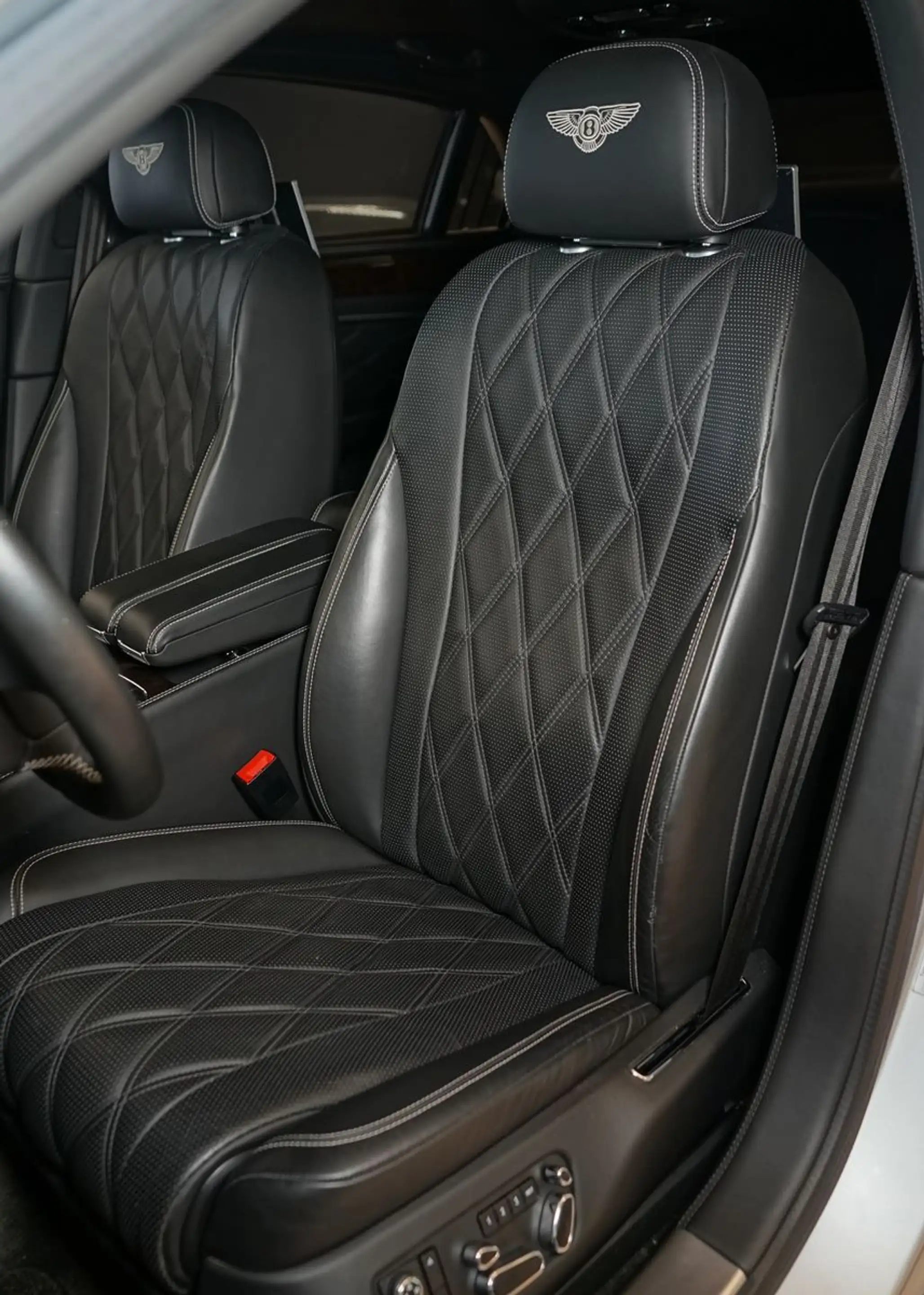Bentley Flying Spur Mulliner v8 ACC Massage FondEntertai — photo 20