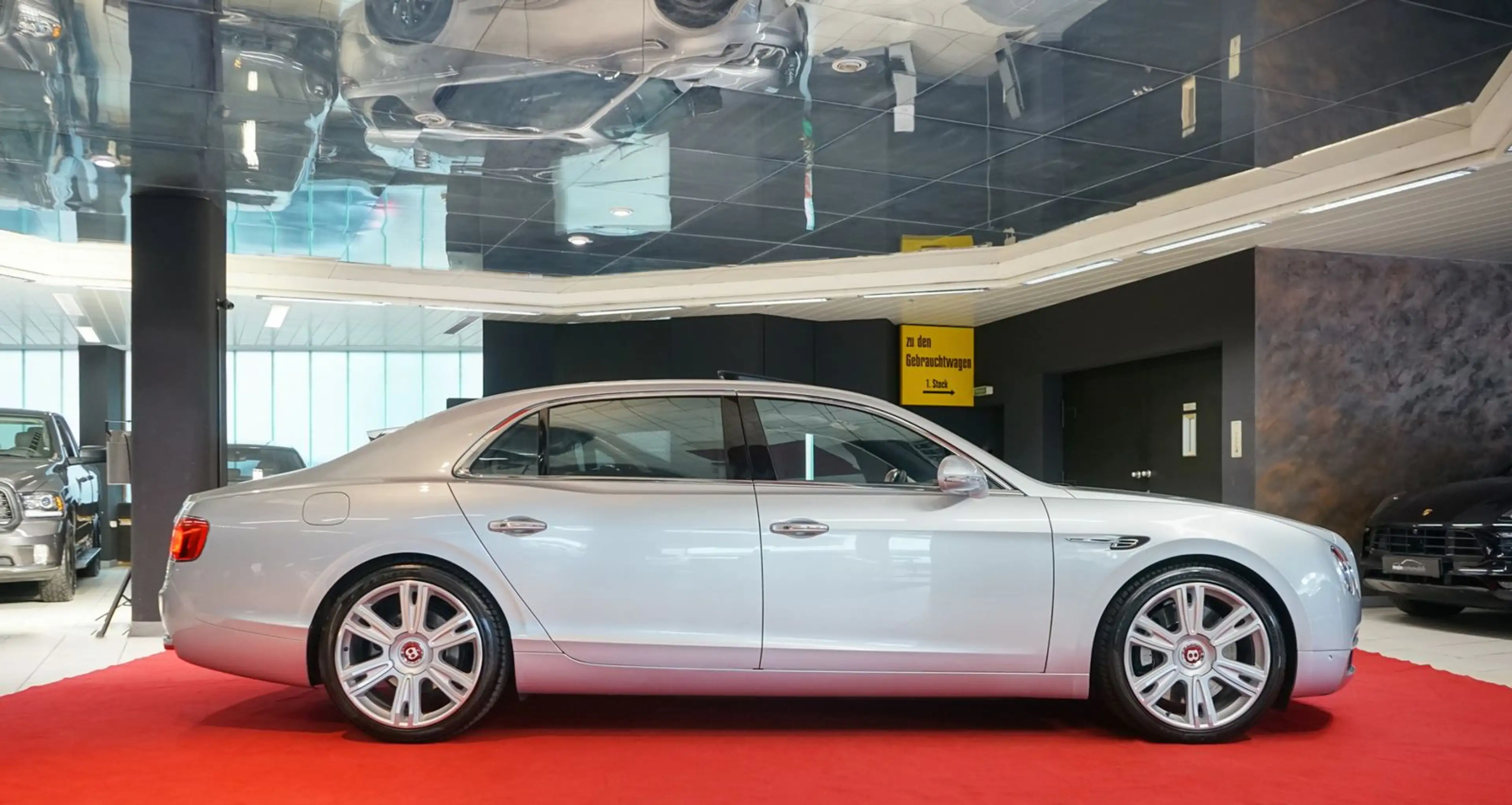 Bentley Flying Spur Mulliner v8 ACC Massage FondEntertai — photo 11