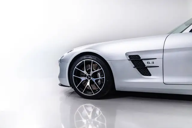 Mercedes-Benz SLS view 9