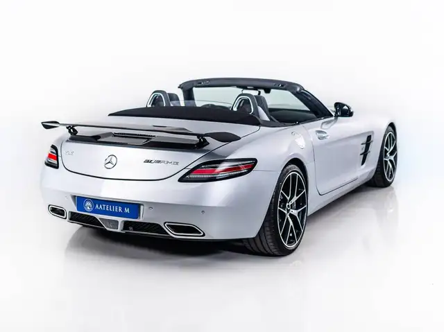 Mercedes-Benz SLS view 2