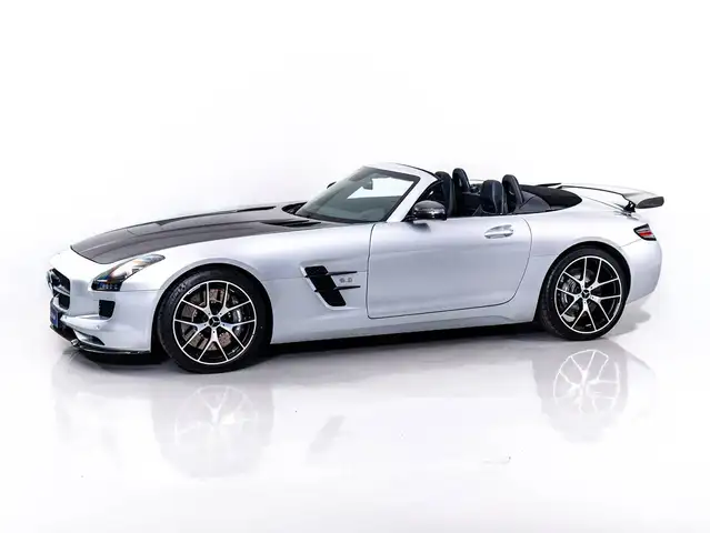 Mercedes-Benz SLS view 3