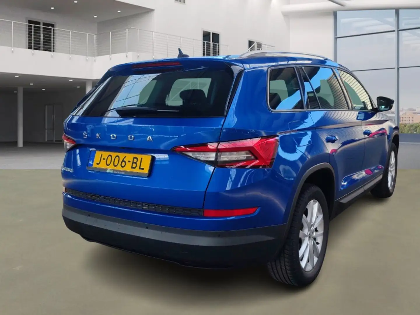 Skoda Kodiaq 1.5 TSI Business Edition, 7-Persoons, Navigatie, L Blauw - 2