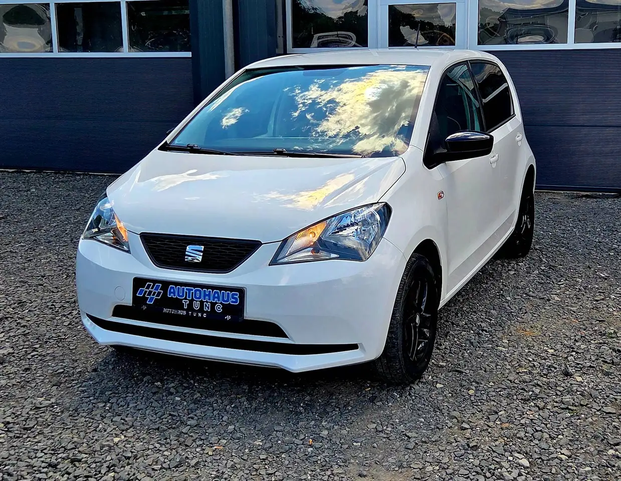 SEAT Mii Chic, Sound System, Sitzheizung, Tempomat, Klima — photo 1 of 15