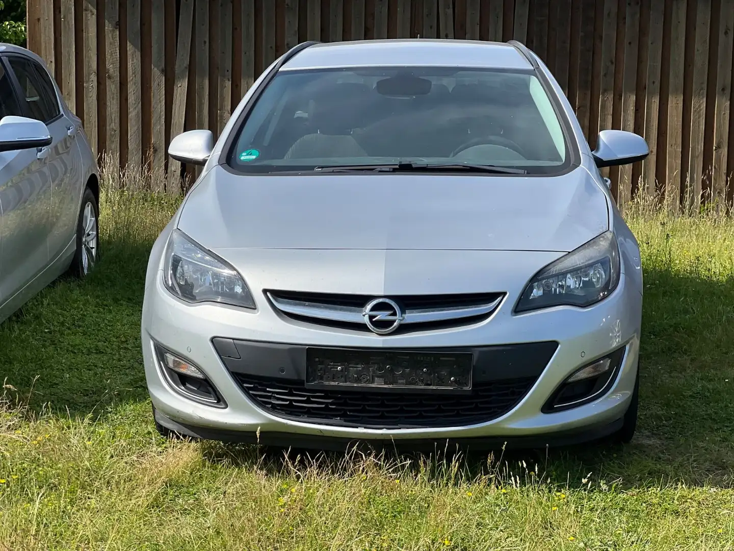 Opel Astra J Sports Tourer Edition Plateado - 2