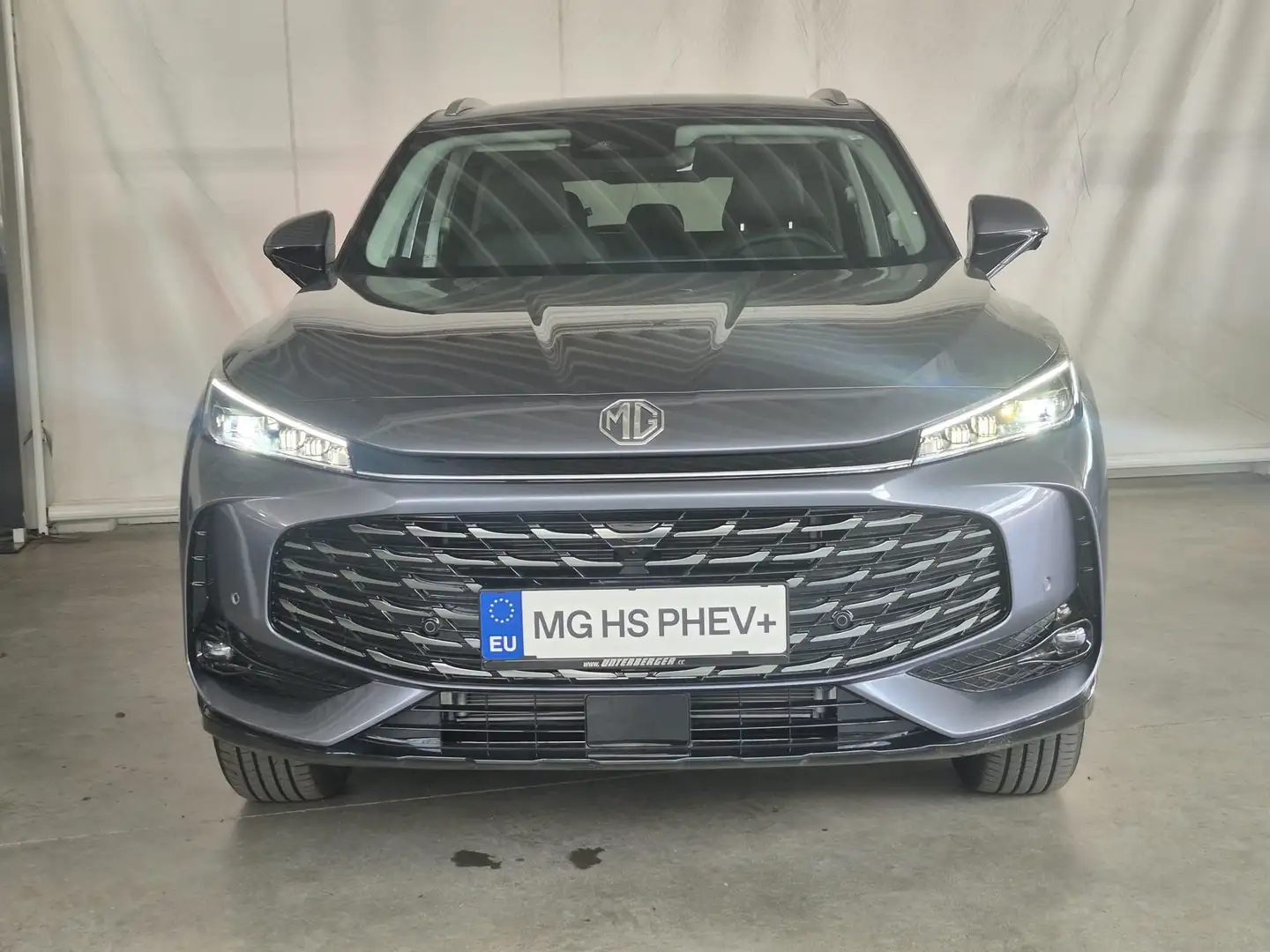 MG HS Hybrid+ Luxury Grau - 2