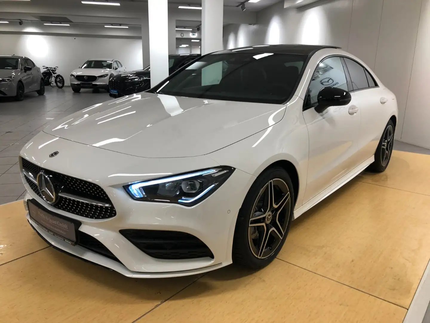 Mercedes-Benz CLA 200 Coupe MBUX, Night P, Pano, LED, AMG Line Wit - 2