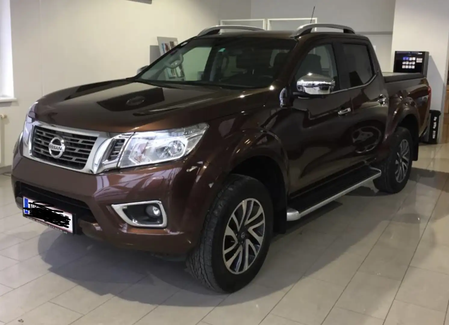 Nissan Navara Navara Double Cab 4x4 2,3 dCi Tekna Aut. Tekna Braun - 2