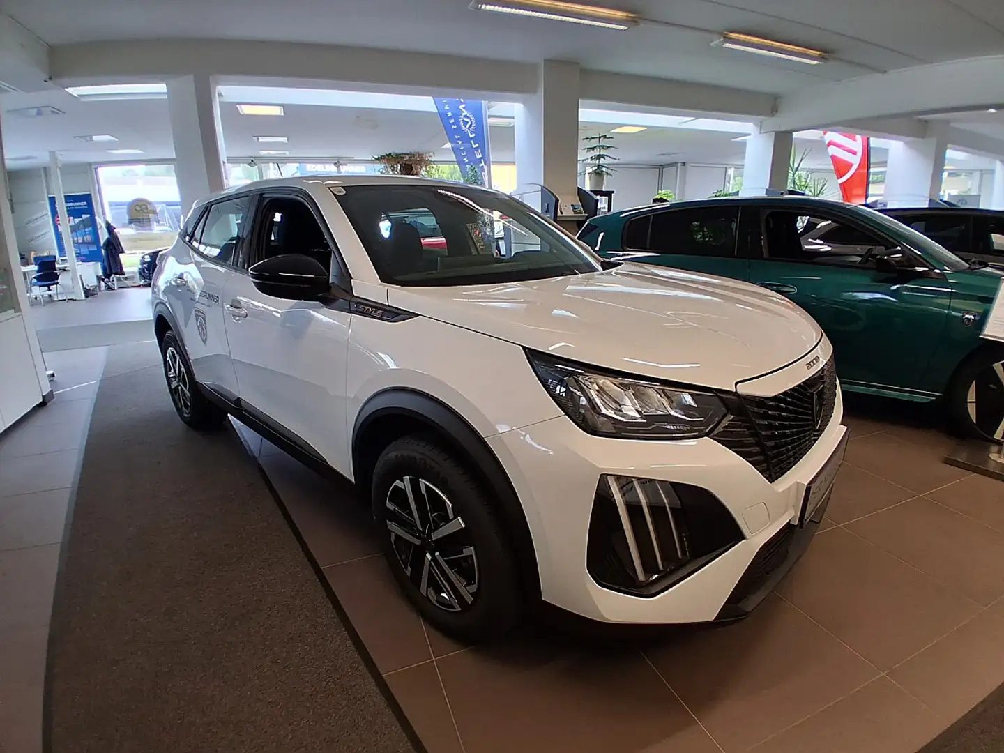 Peugeot 2008 PureTech 100 S&S Style 6-Gang-Manuell Weiß - 2
