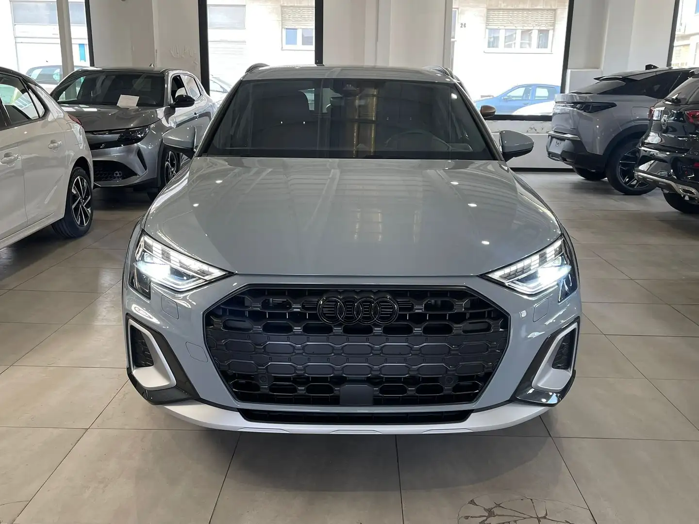 Audi A3 allstreet 2.0 tdi 150CV s tronic Business Gris - 2