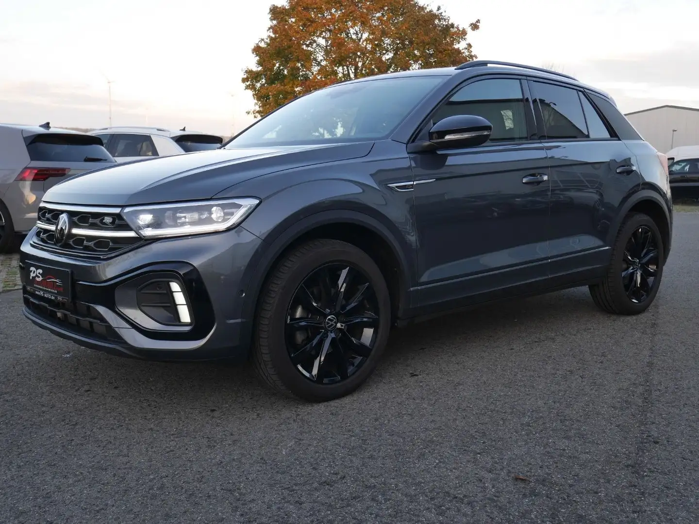Volkswagen T-Roc 1.5 TSI DSG"R-Line"AHK+Pano+Matrix+Black Grau - 2