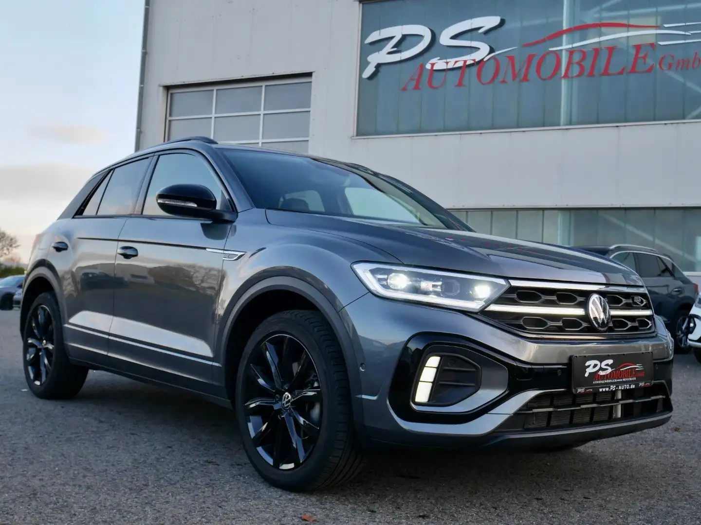 Volkswagen T-Roc 1.5 TSI DSG"R-Line"AHK+Pano+Matrix+Black Grau - 1