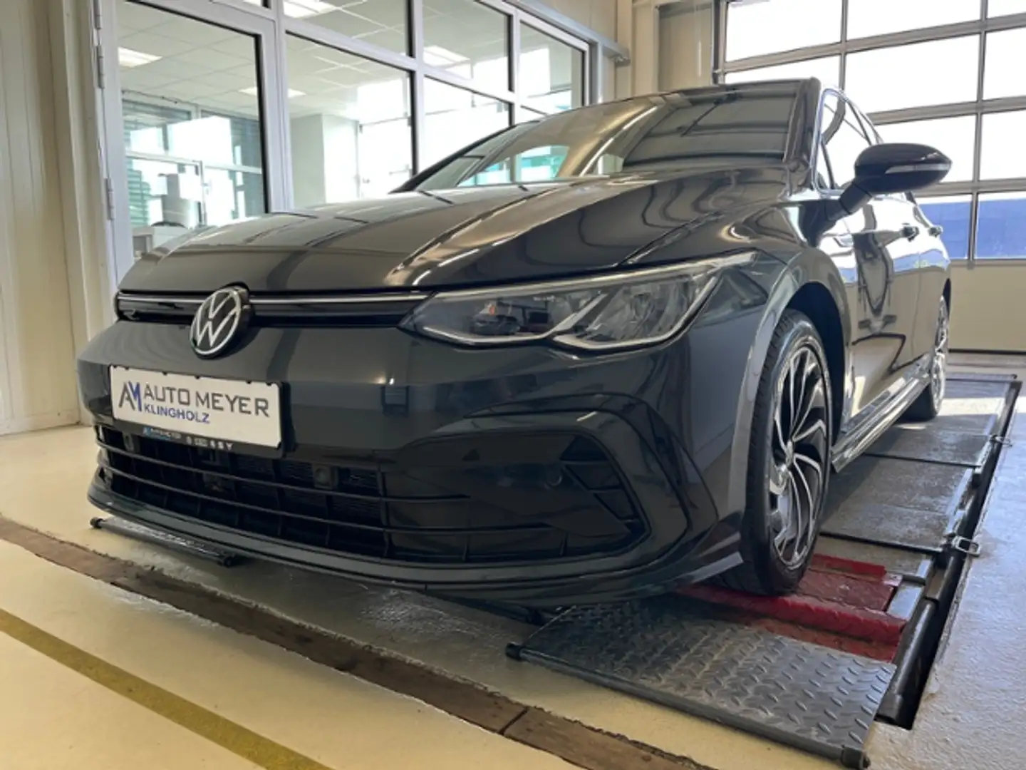 Volkswagen Golf R -Line 1.5 eTSI DSG Kamera LED SHZ Grau - 2
