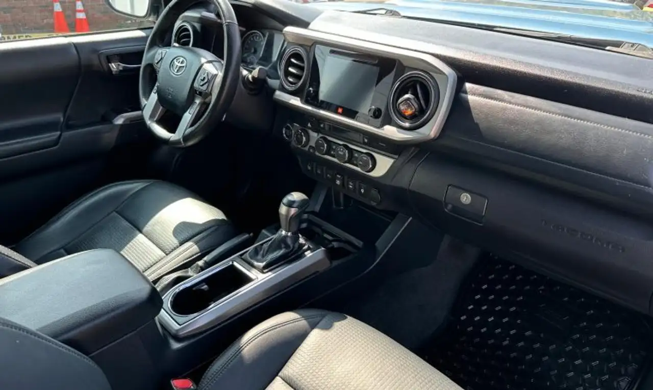 Toyota Tacoma снимка Toyota Tacoma