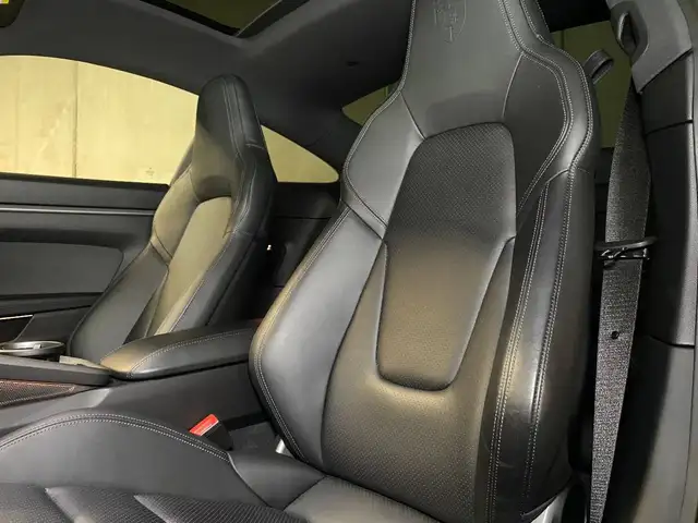 Porsche 911 view 9