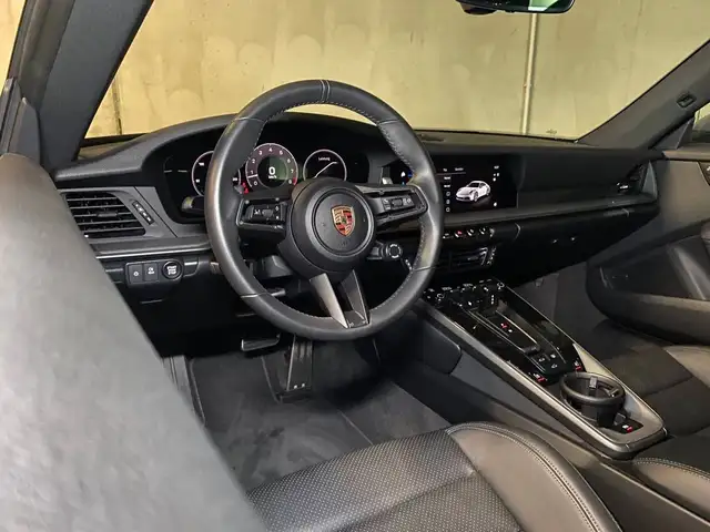 Porsche 911 view 10