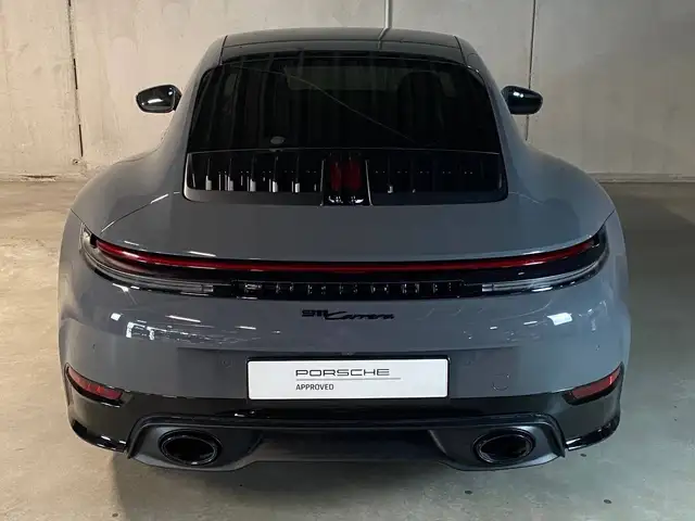 Porsche 911 view 12