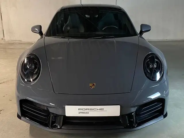 Porsche 911 view 4