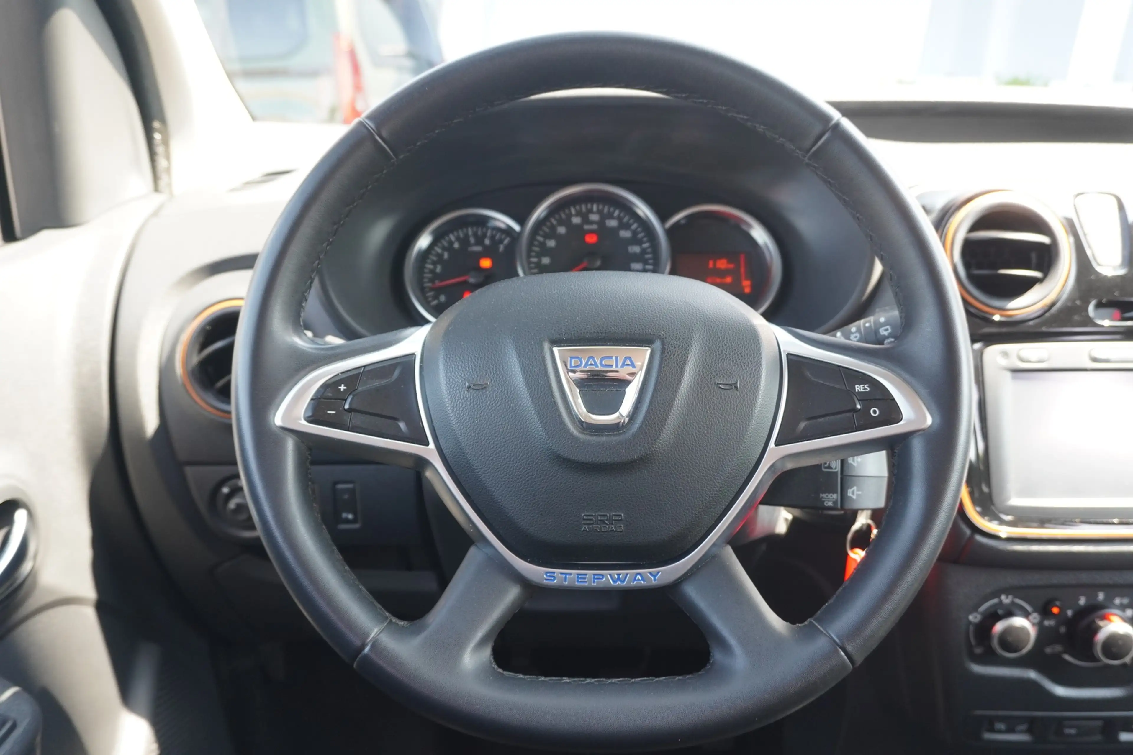 Dacia Dokker 1.6 SCe Klima Navi PDC Tempomat — photo 15