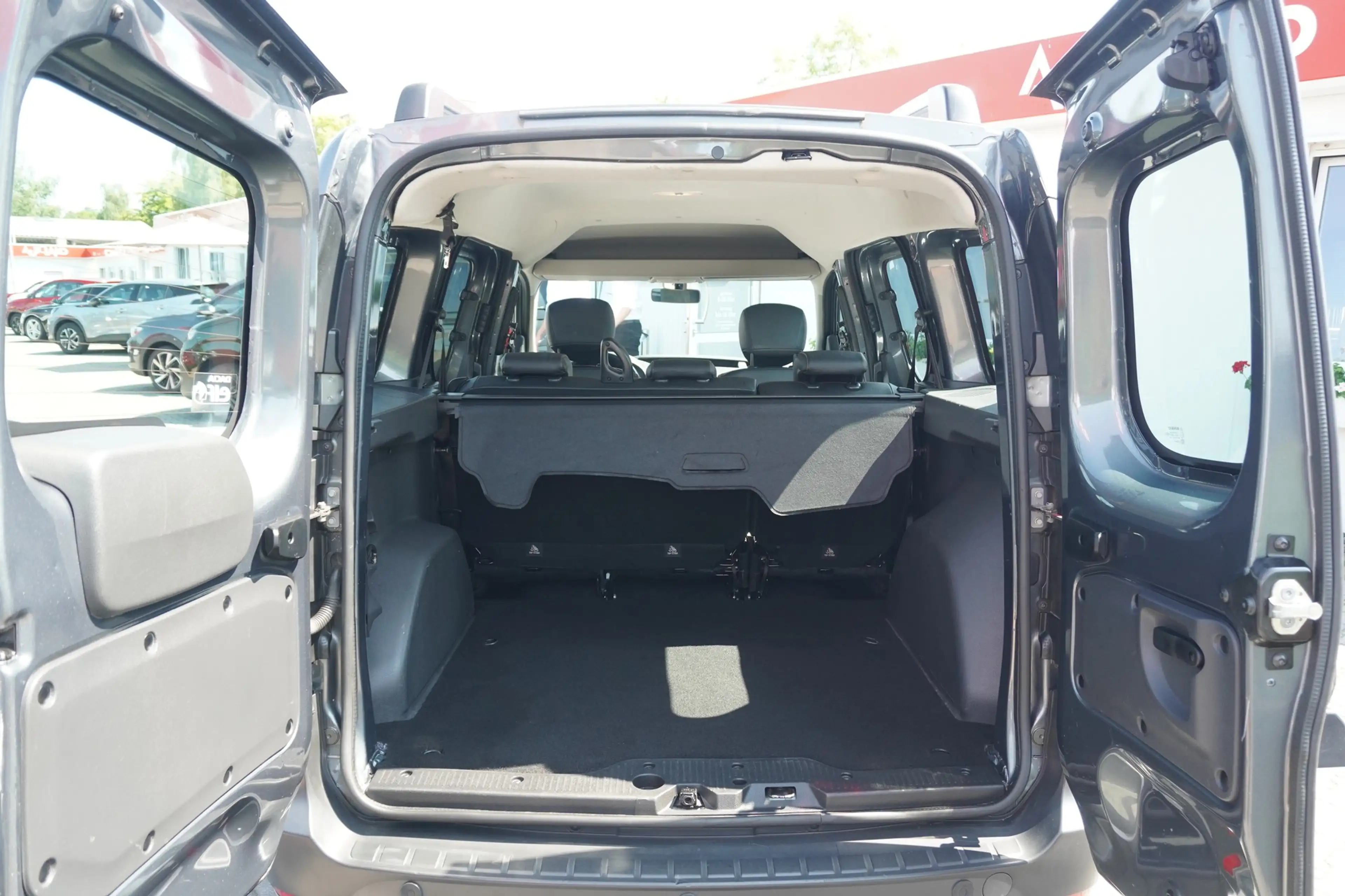 Dacia Dokker 1.6 SCe Klima Navi PDC Tempomat — photo 6