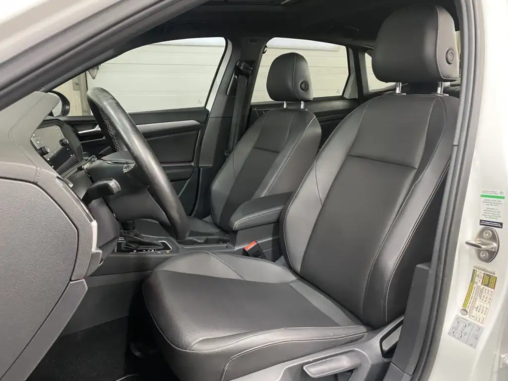 2021 Volkswagen Jetta Highline R-LINE, photo 9