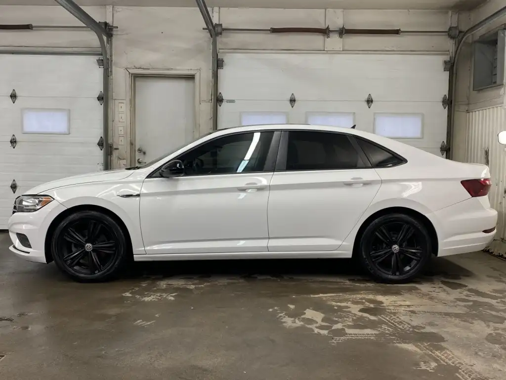 2021 Volkswagen Jetta Highline R-LINE, photo 2
