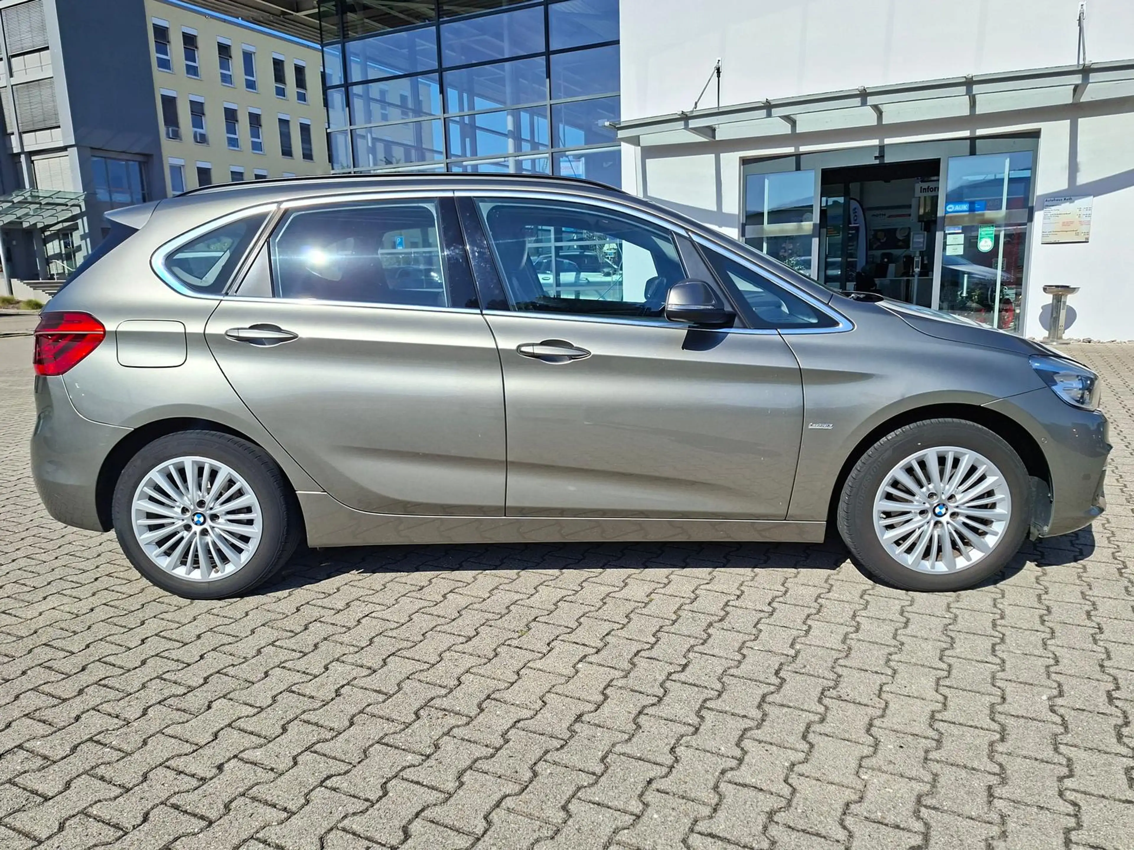 BMW 220 d xDrive Luxury Line *Navi*AHK*Pano*LED*PDC* — photo 8