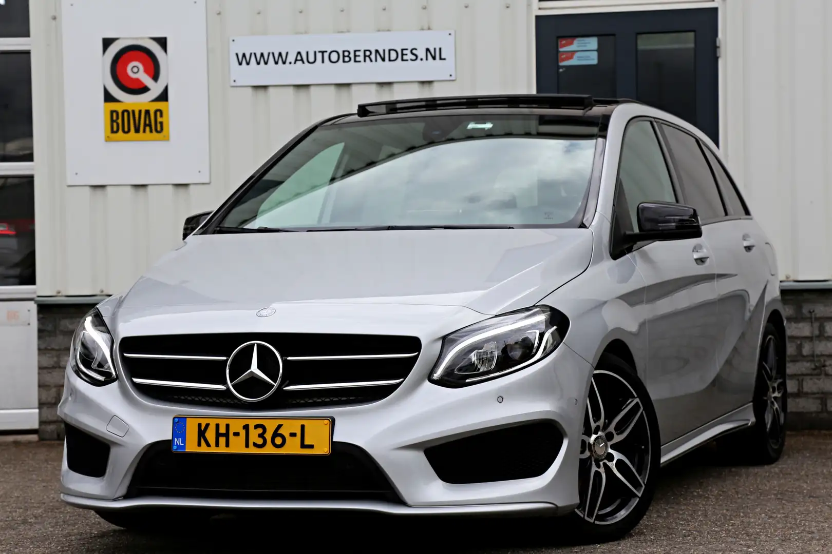 Mercedes-Benz B 180 AMG Night Edition Plus Aut.*NL-Auto*Perfect Onderh Grijs - 1