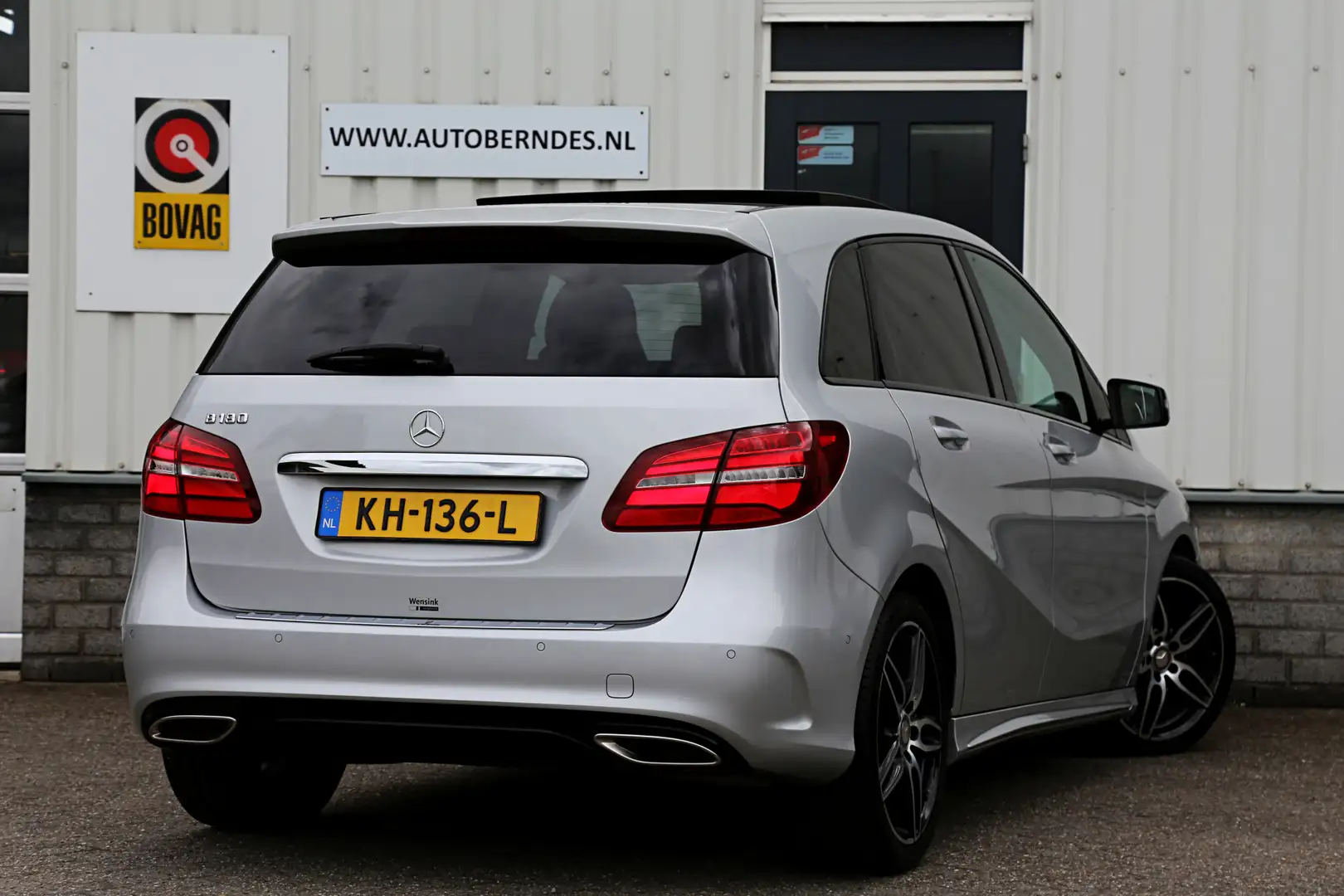 Mercedes-Benz B 180 AMG Night Edition Plus Aut.*NL-Auto*Perfect Onderh Grijs - 2
