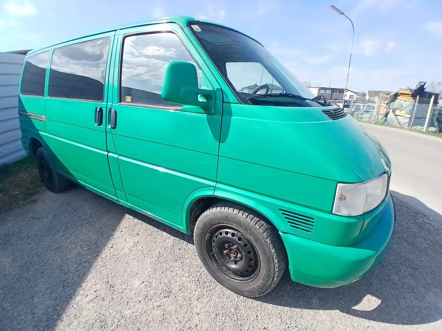Volkswagen T4 Kombi 3-3-3 2,4 Ds. Grün - 2