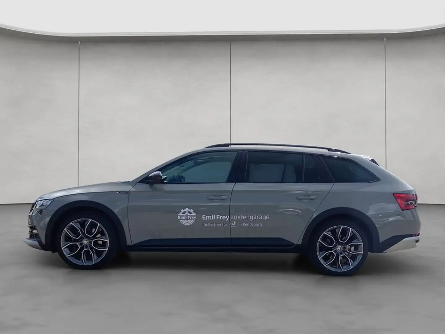 Skoda Superb Combi 2.0 TDI 4x4 DSG Scout Final Edition Gris - 2