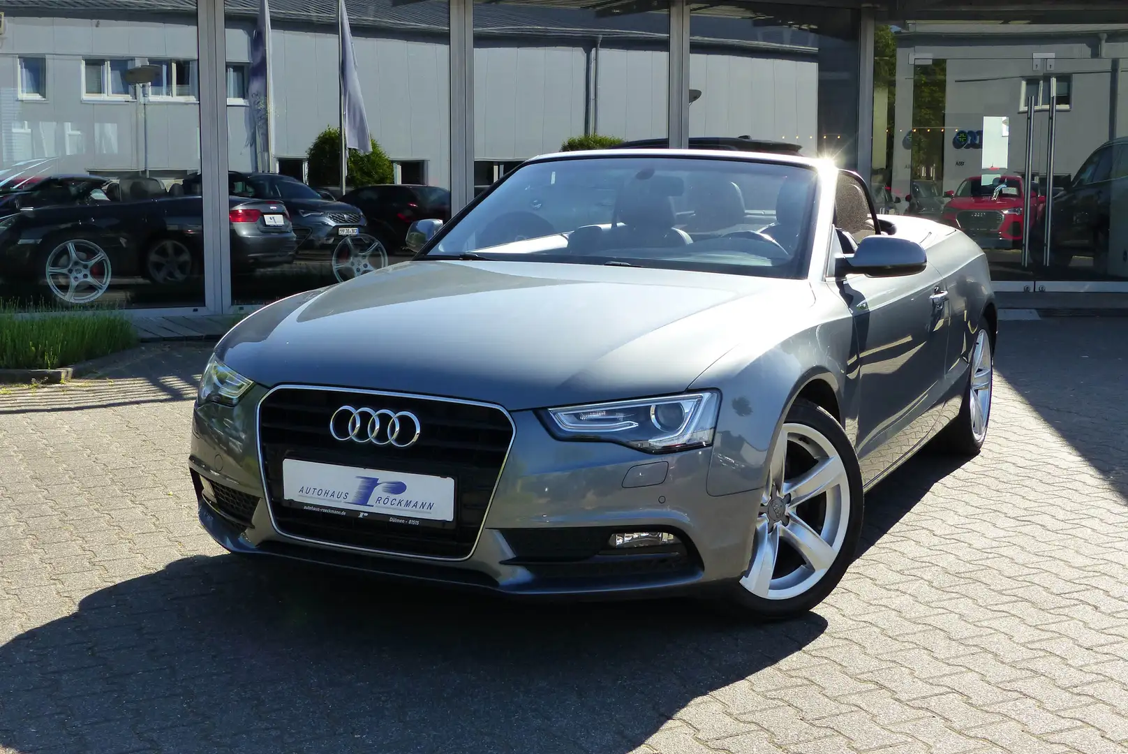 Audi A5 Cabriolet  TFSI Navi Leder Windschott Grau - 2