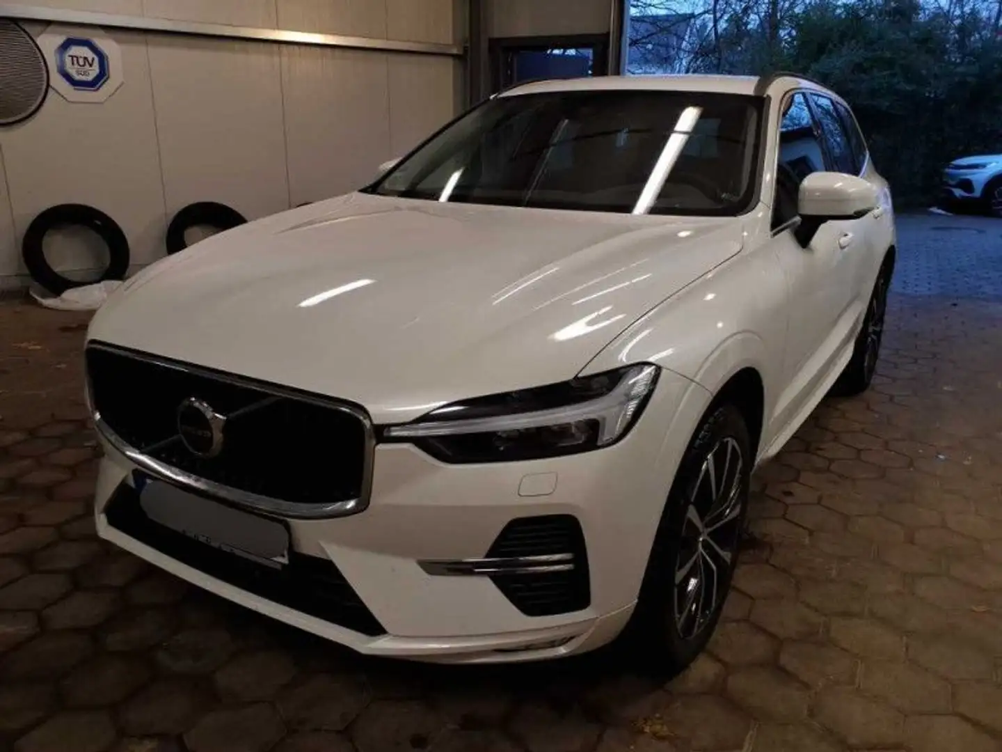 Volvo XC60 XC60 2.0 B4 Mild-Hybrid Core 2WD Schwarz - 1