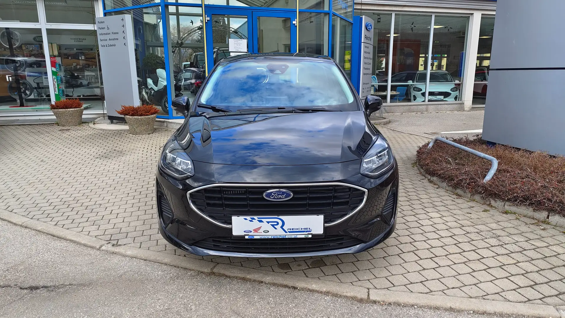 Ford Fiesta Cool  & Connect Negro - 2