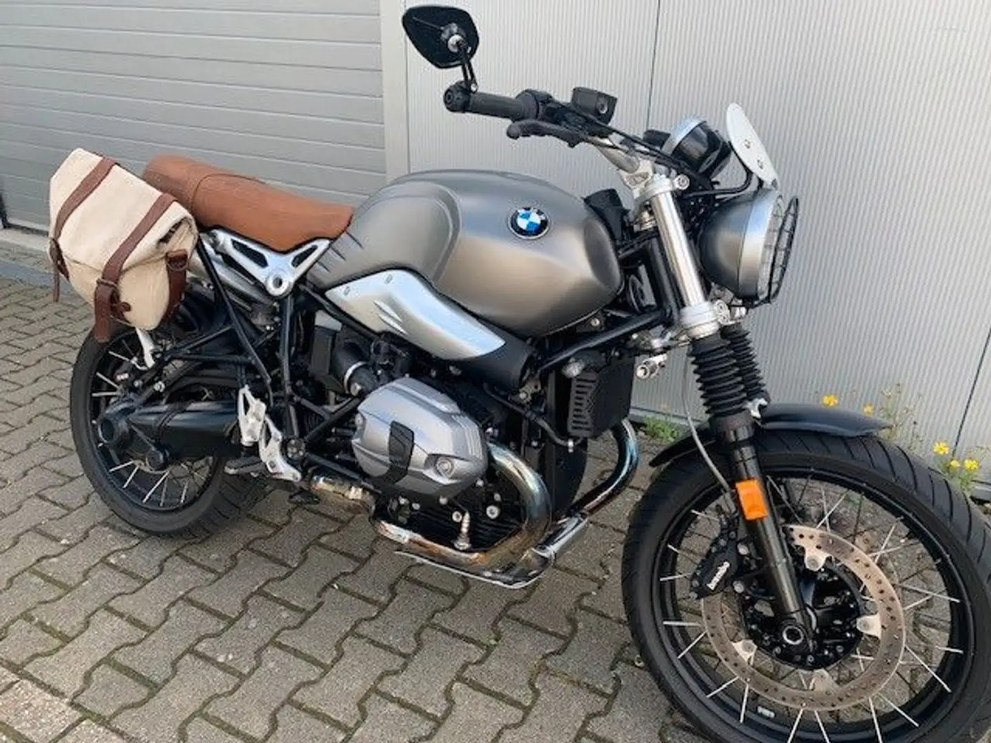BMW R nineT Scrambler Argintiu - 2