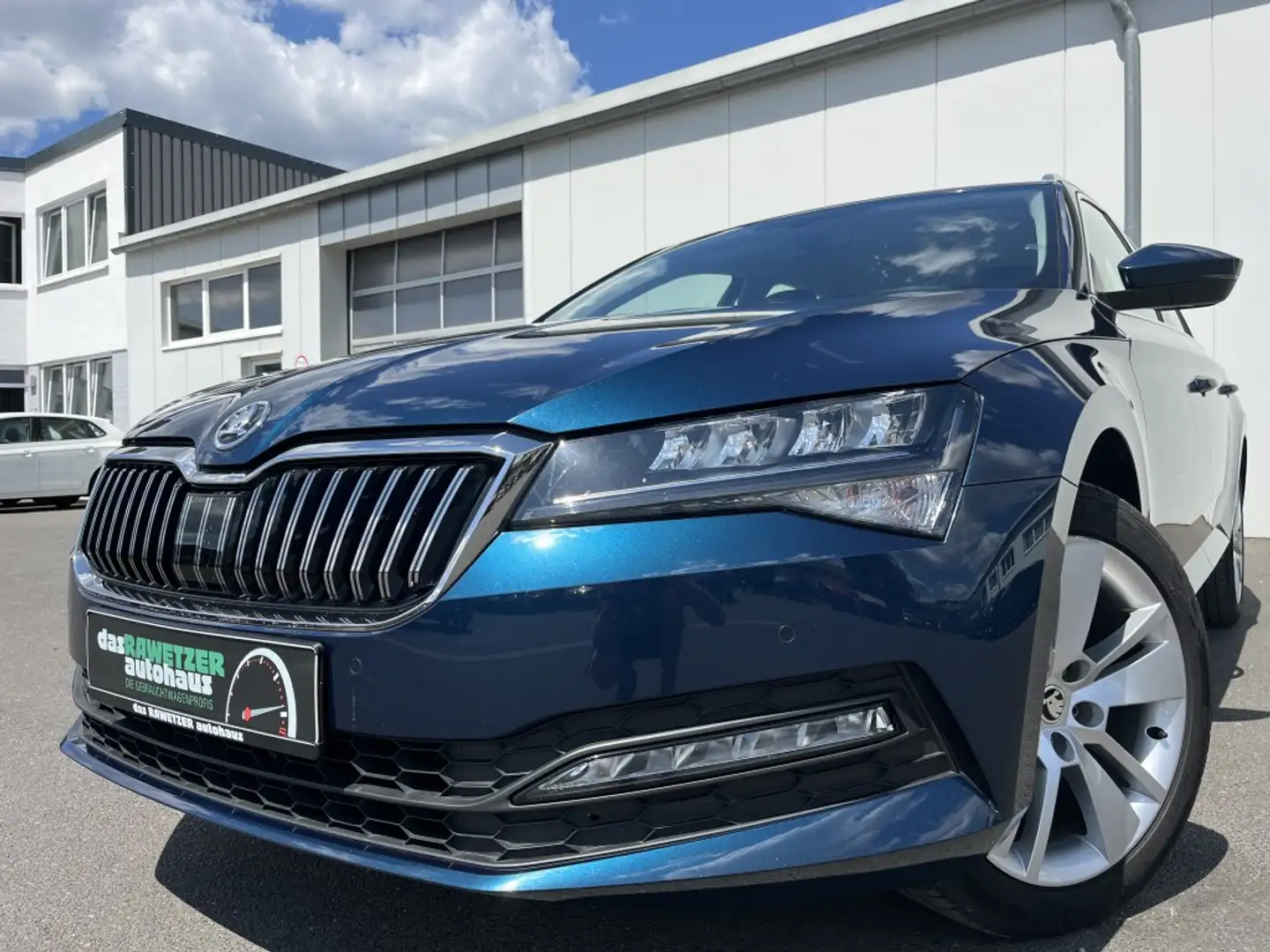 Skoda Superb Combi 2.0 TDI Ambition 125€ m. 20% Anzahlung AHK Bleu - 1