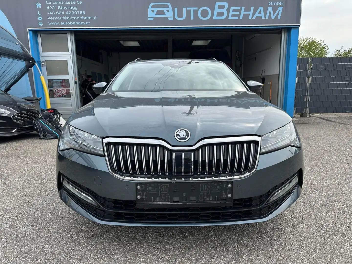 Skoda Superb Kombi 2,0 TDI Ambition DSG LED-Carplay Grau - 2