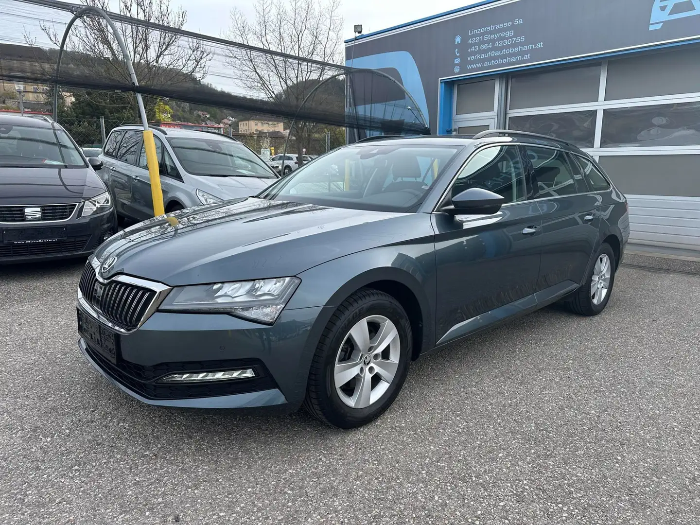 Skoda Superb Kombi 2,0 TDI Ambition DSG LED-Carplay Grau - 1