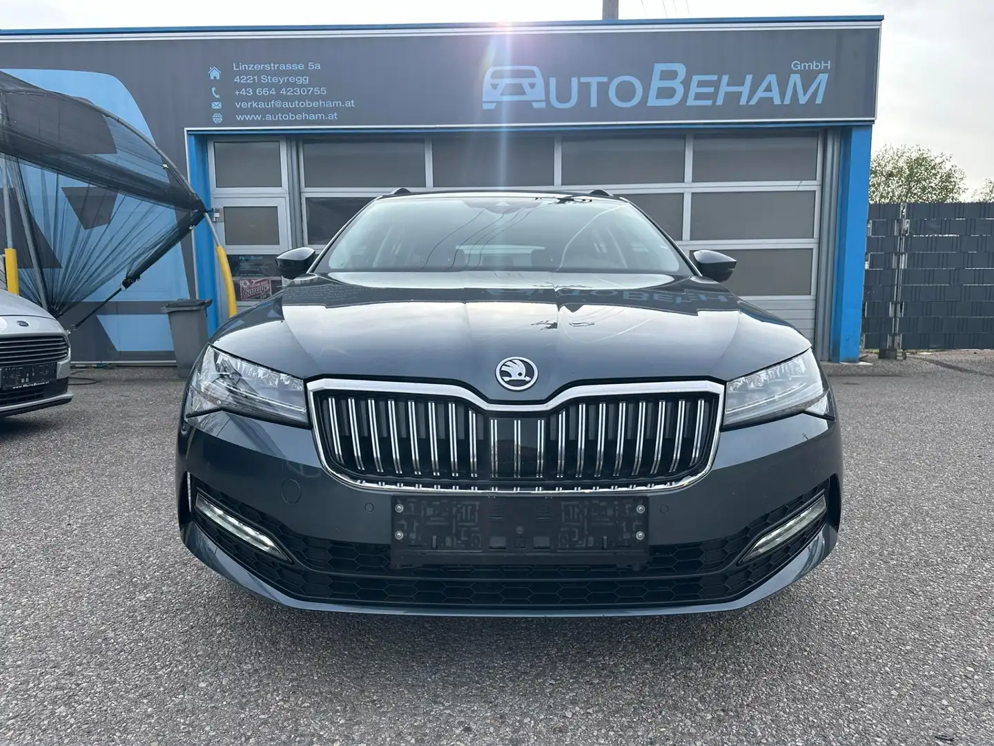 Skoda Superb Kombi 2,0 TDI Ambition DSG LED-Carplay Grau - 2