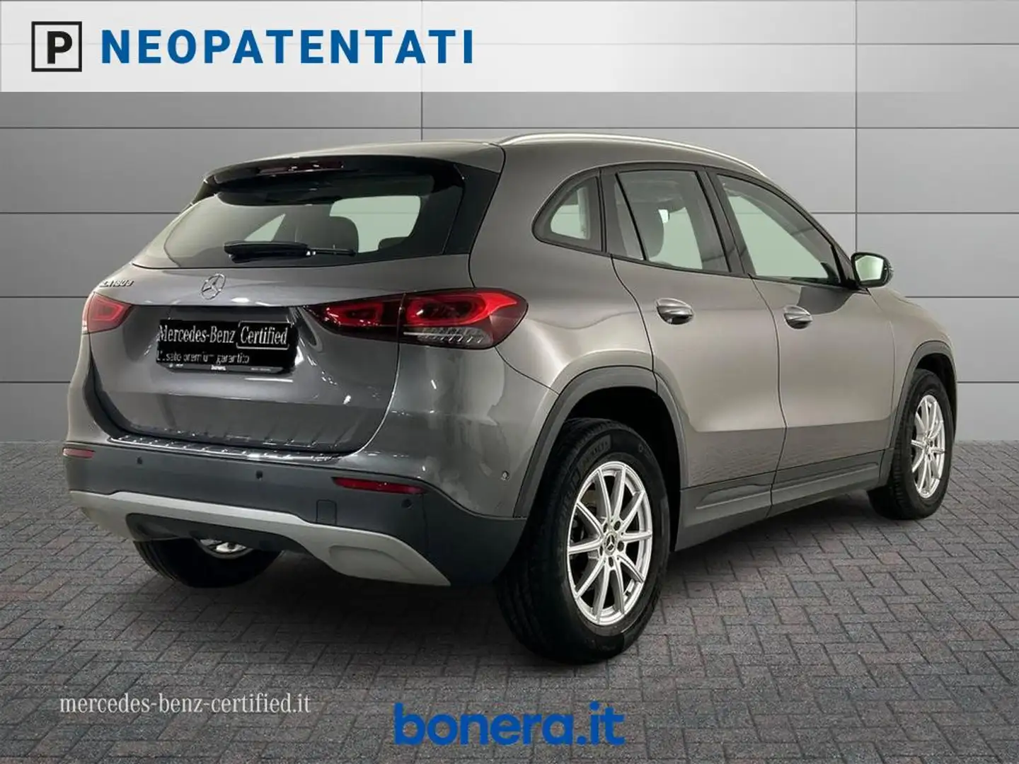 Mercedes-Benz GLA 180 d Business Grau - 2