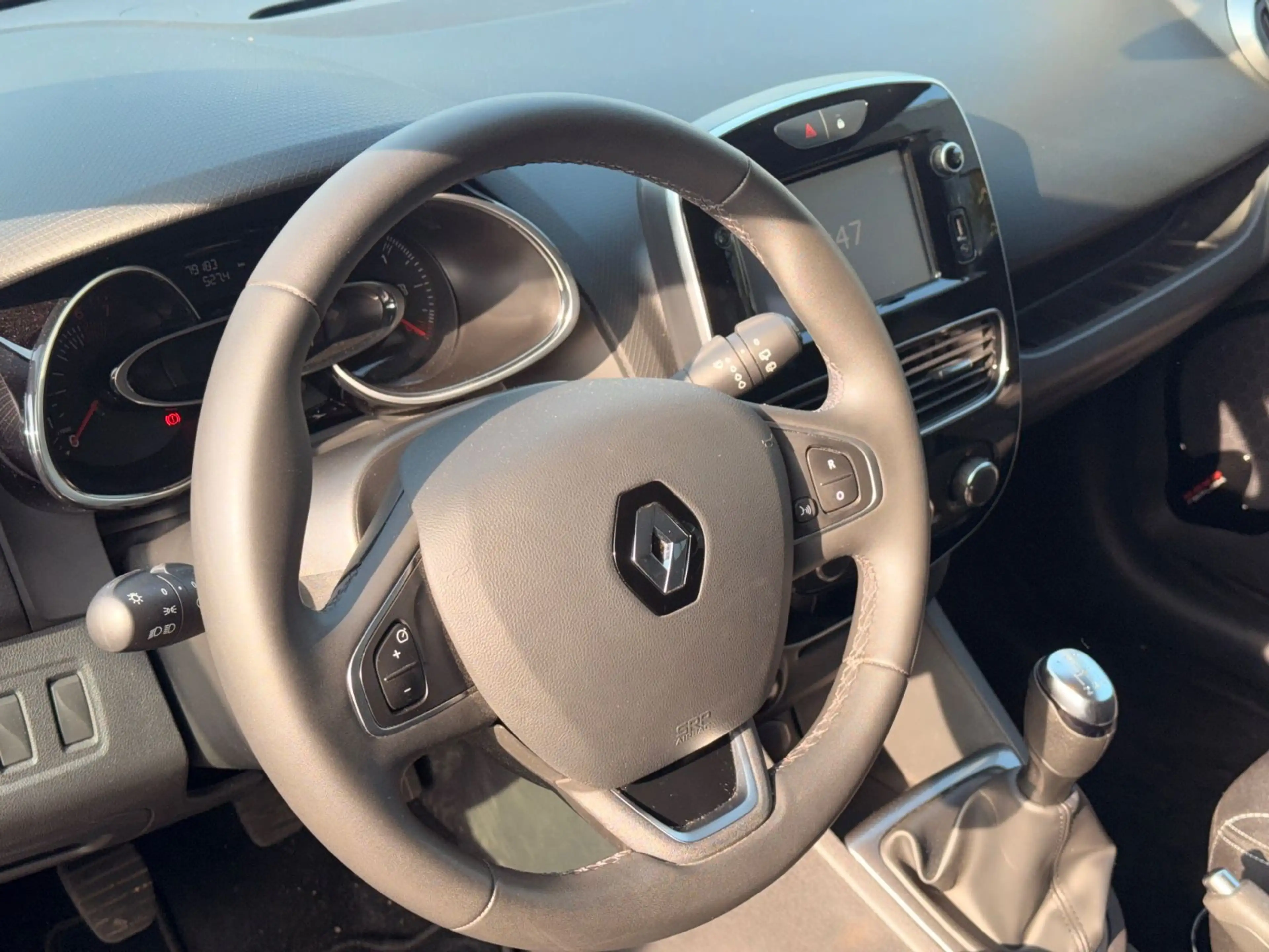 Renault Clio IV Limited — photo 10