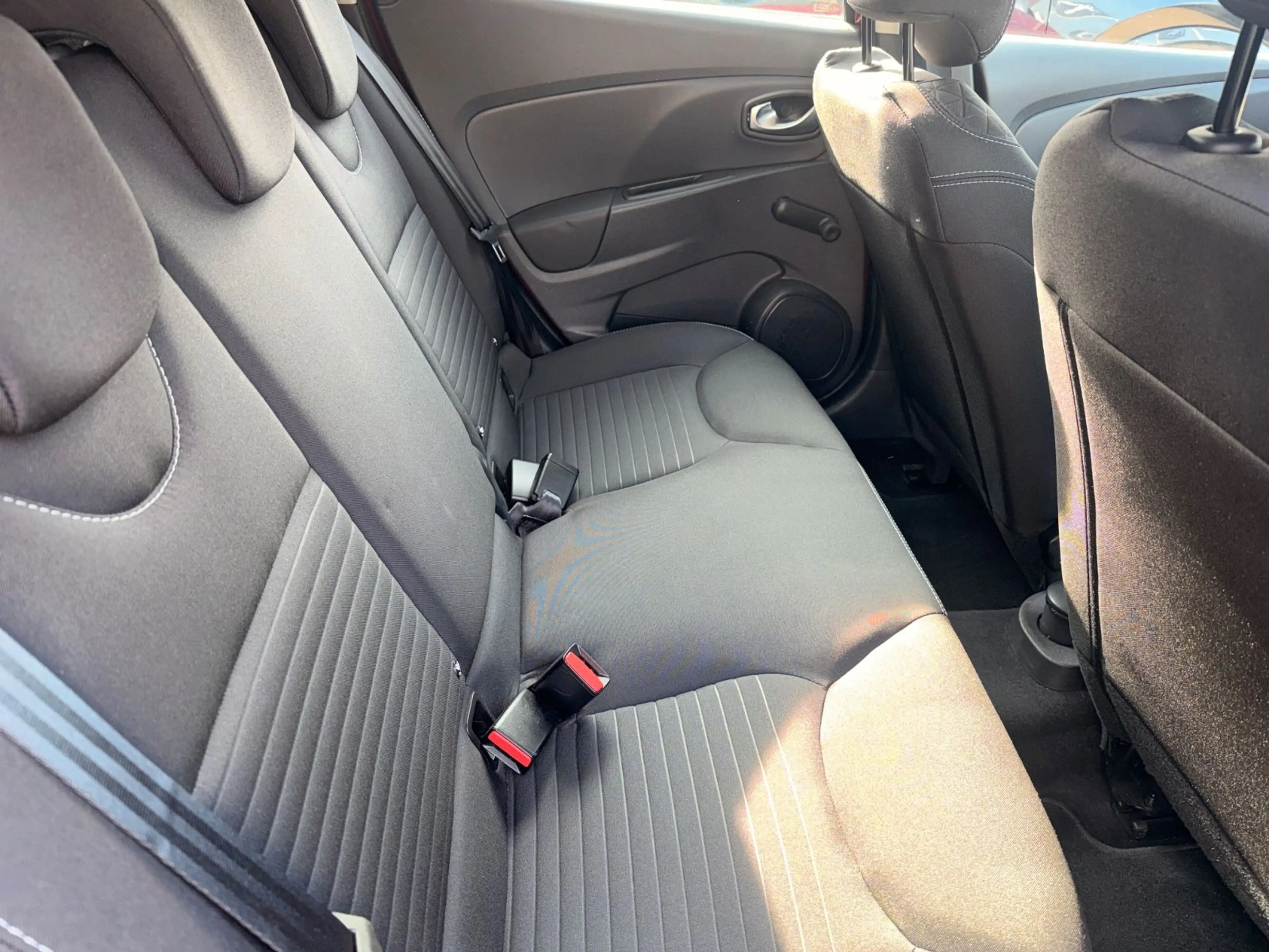 Renault Clio IV Limited — photo 9