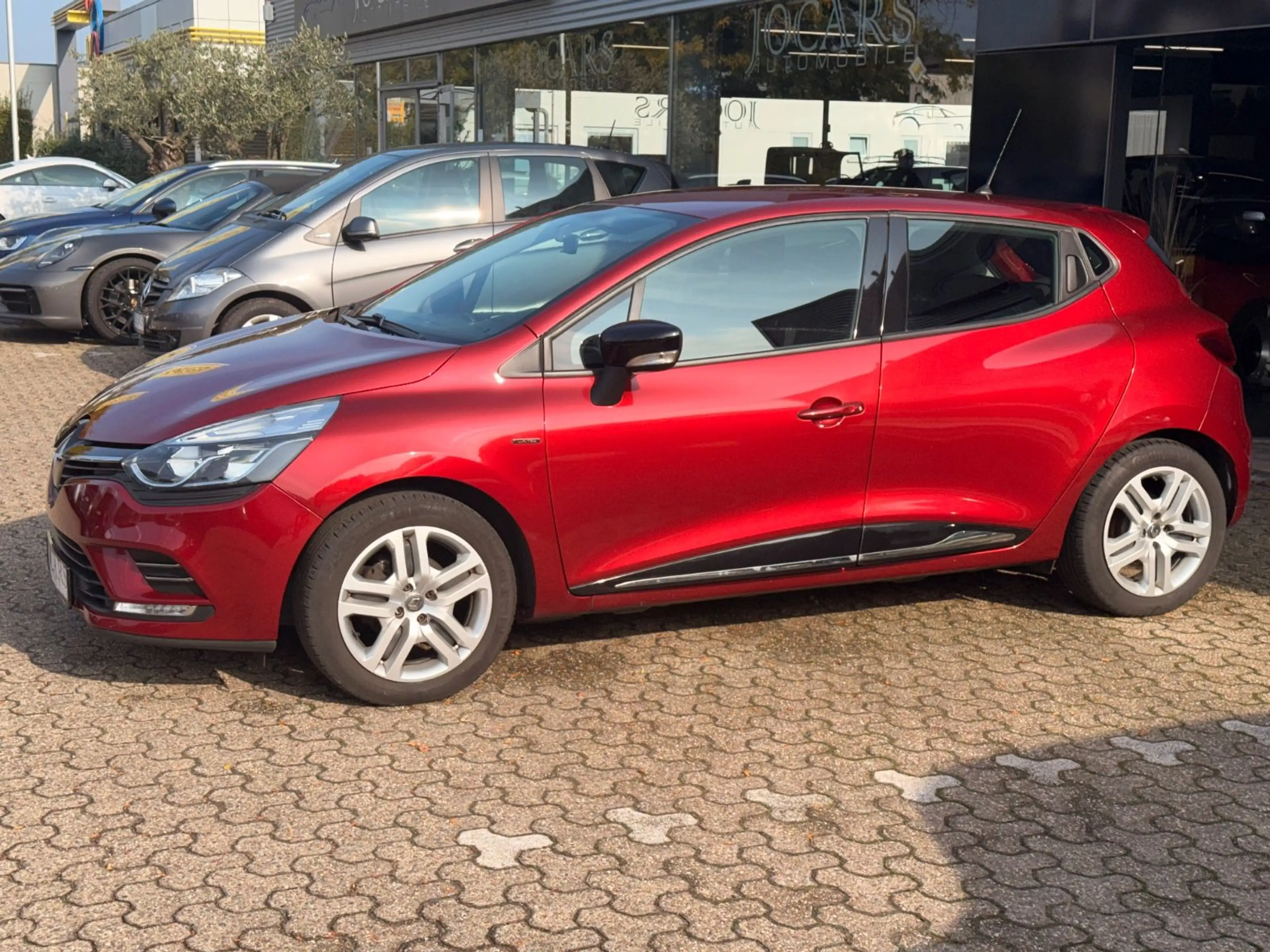 Renault Clio IV Limited — photo 15