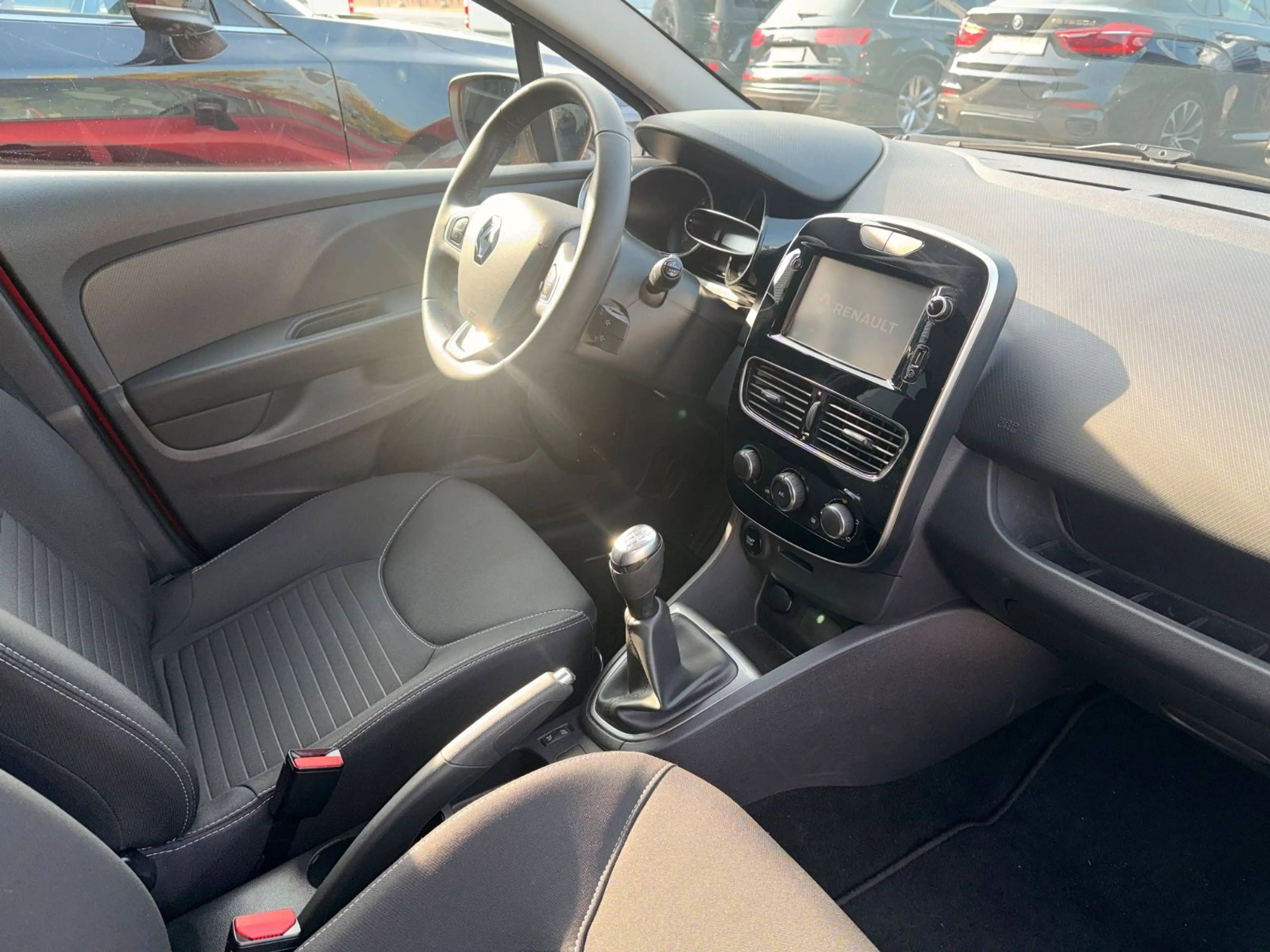 Renault Clio IV Limited — photo 7