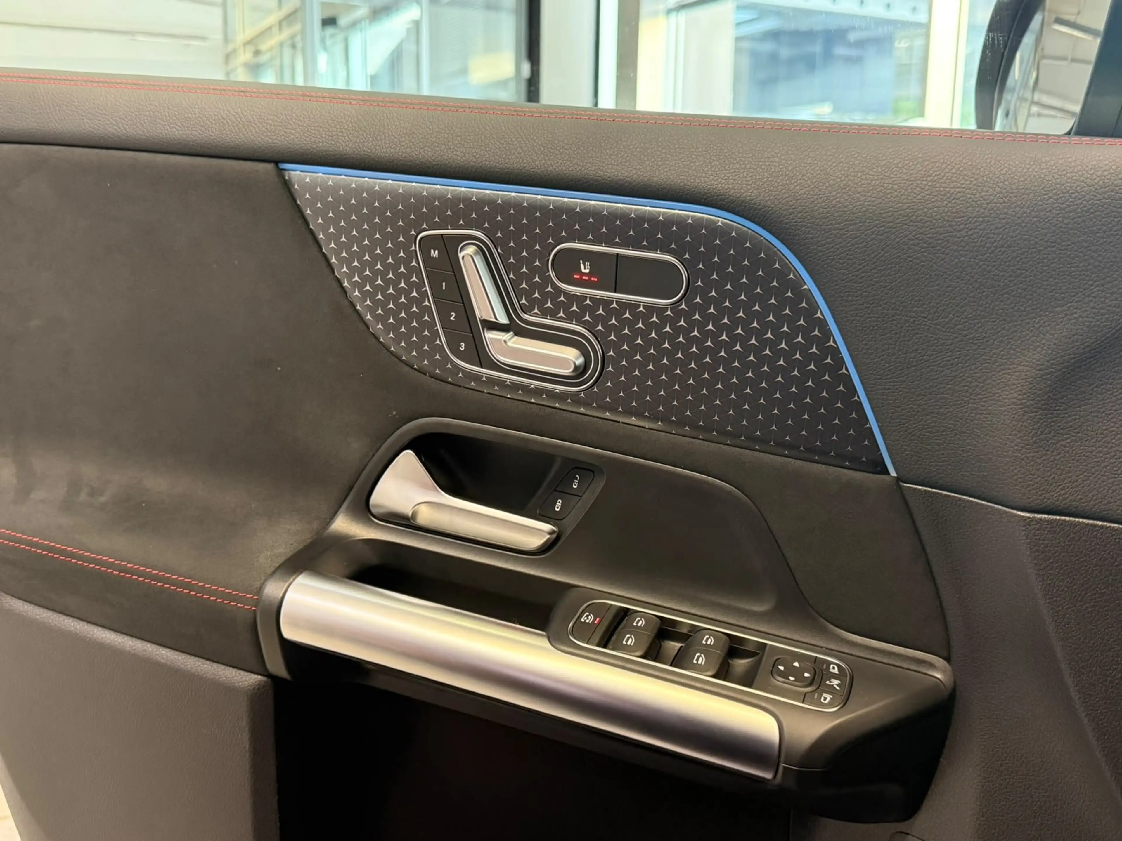 Mercedes-Benz EQA 250 + AMG+PANO+HUD+MEMORY+BURM.+HUD+KEYLESS — photo 11