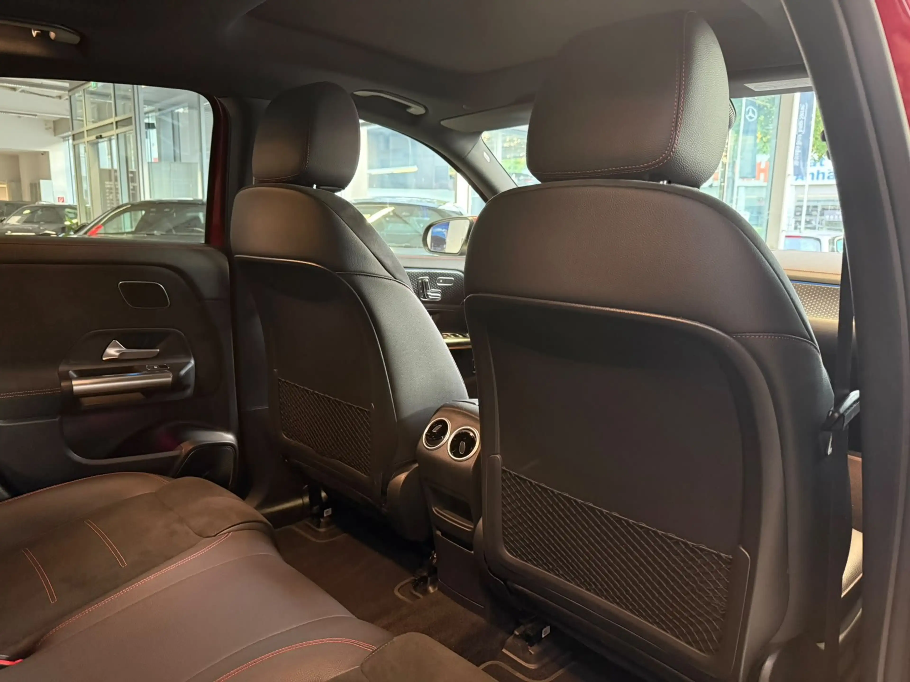 Mercedes-Benz EQA 250 + AMG+PANO+HUD+MEMORY+BURM.+HUD+KEYLESS — photo 14