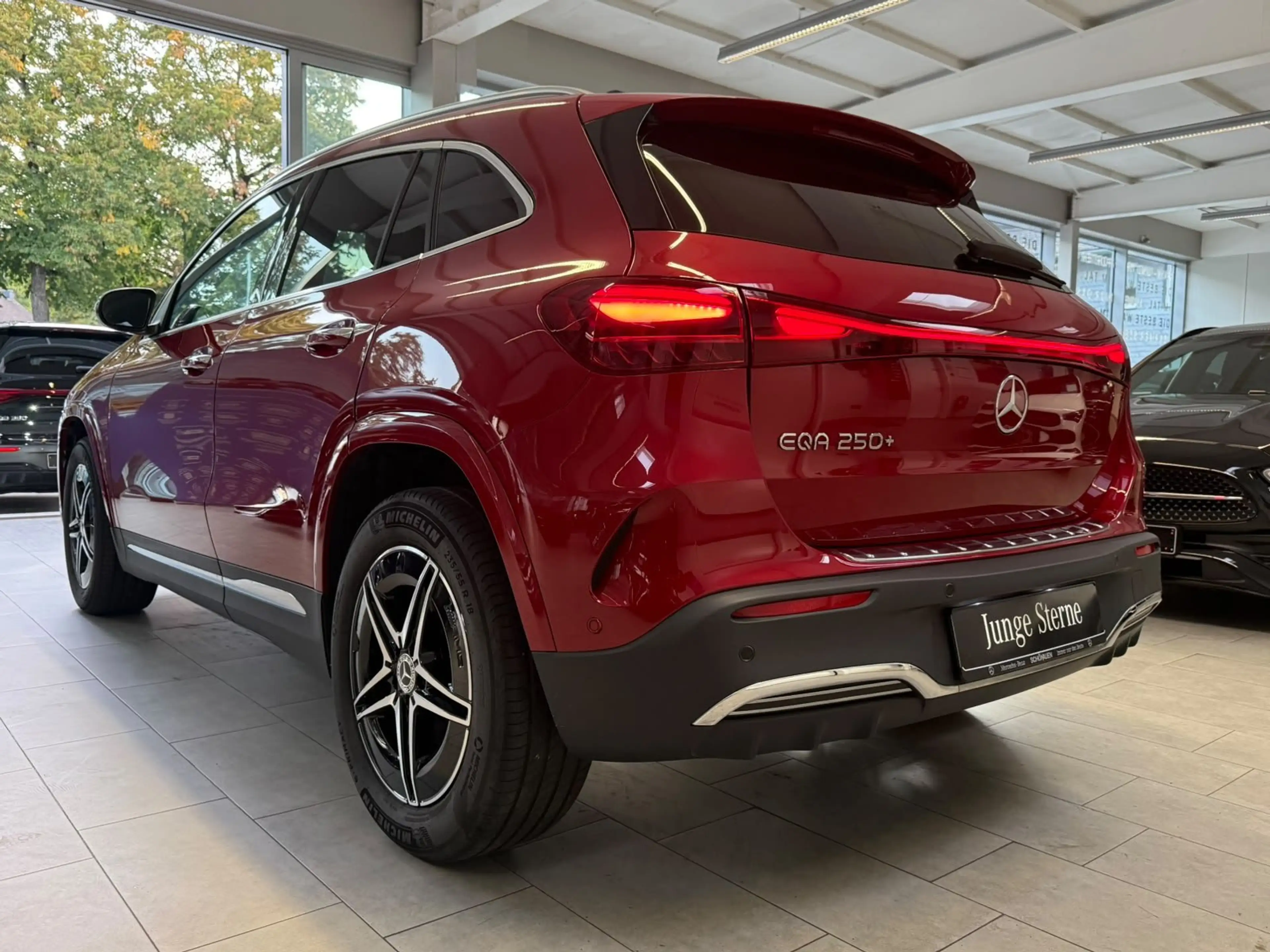 Mercedes-Benz EQA 250 + AMG+PANO+HUD+MEMORY+BURM.+HUD+KEYLESS — photo 4