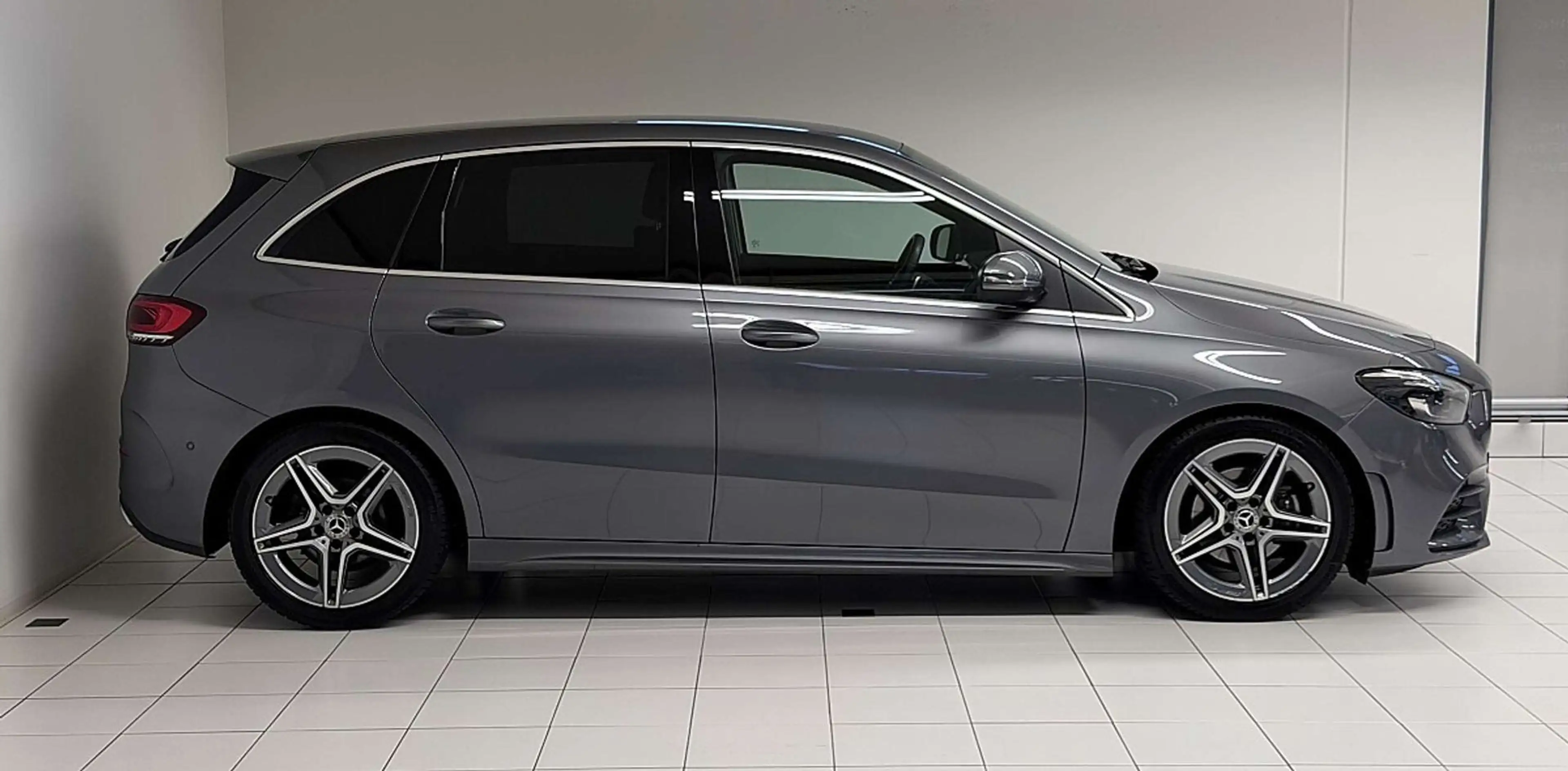 Mercedes-Benz B 180 Aut. AMG-LINE*1.BESITZ*LED*TOT-WINKEL*R-KAMERA* — photo 4