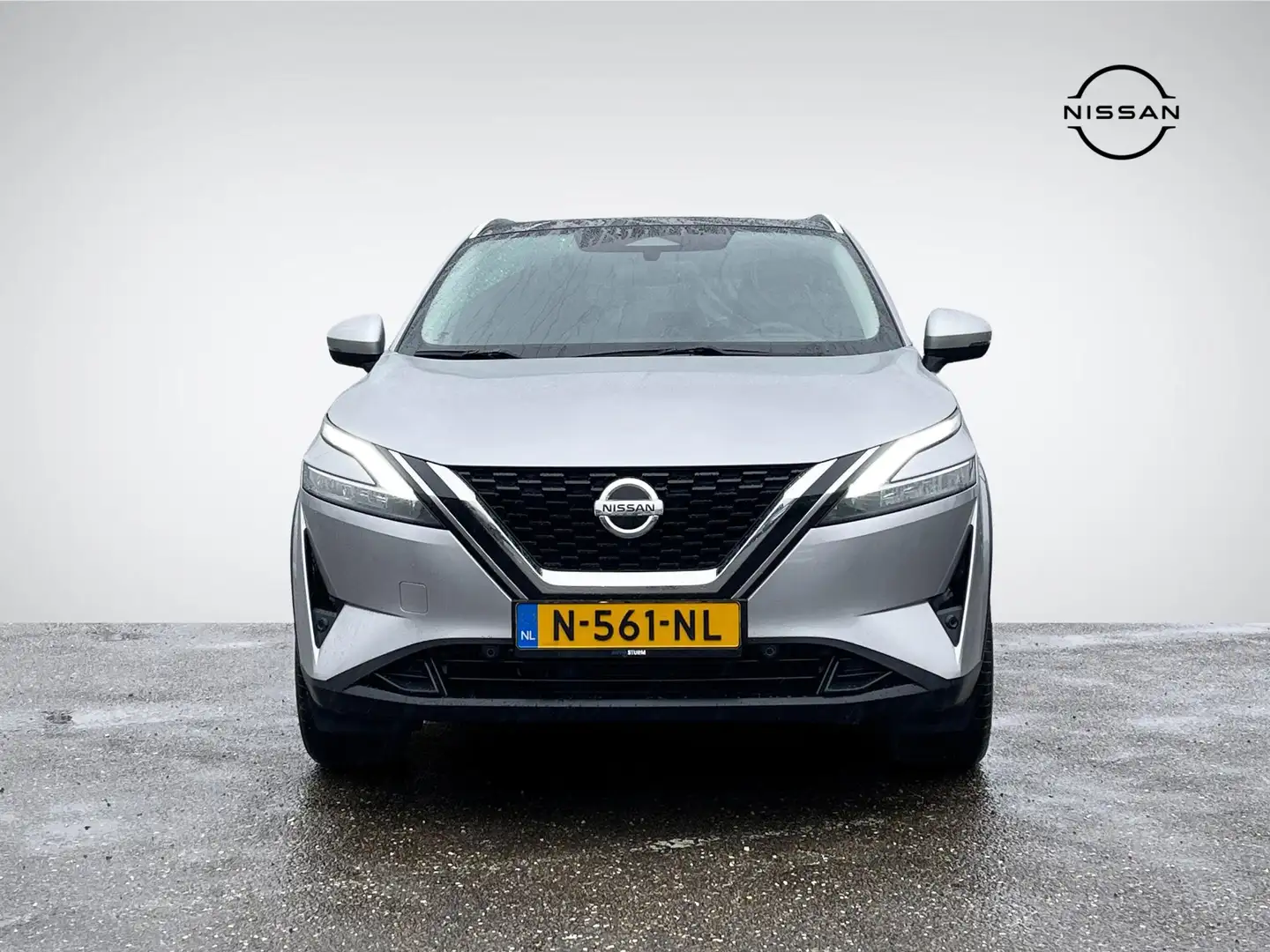 Nissan Qashqai 1.3 MHEV Premiere Edition Grau - 2