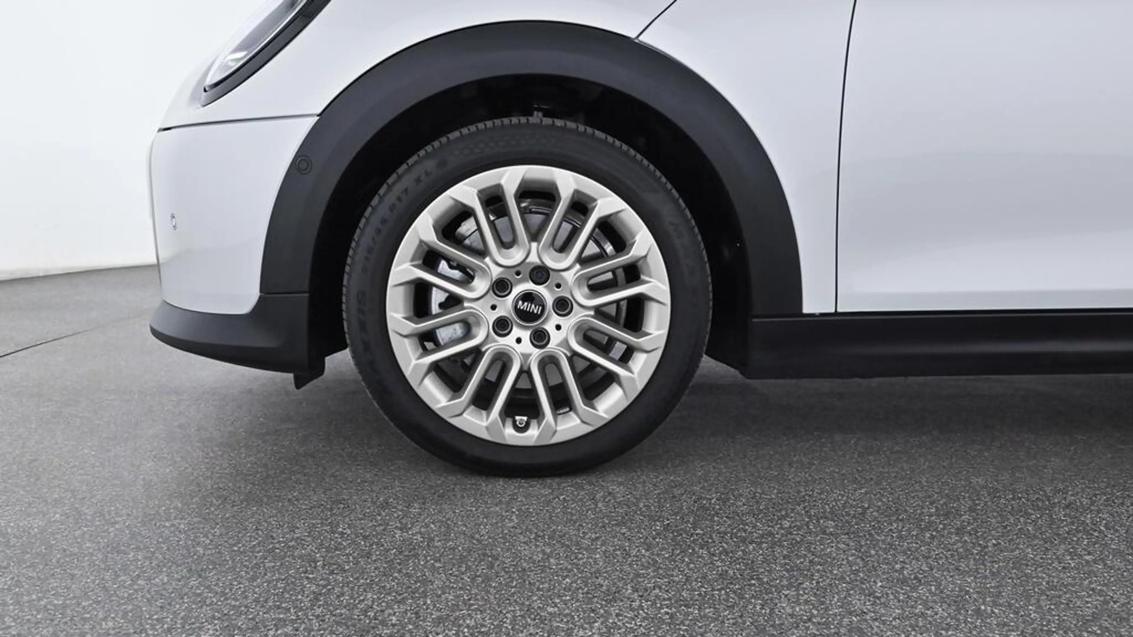 MINI Cooper C Favoured Trim — photo 11
